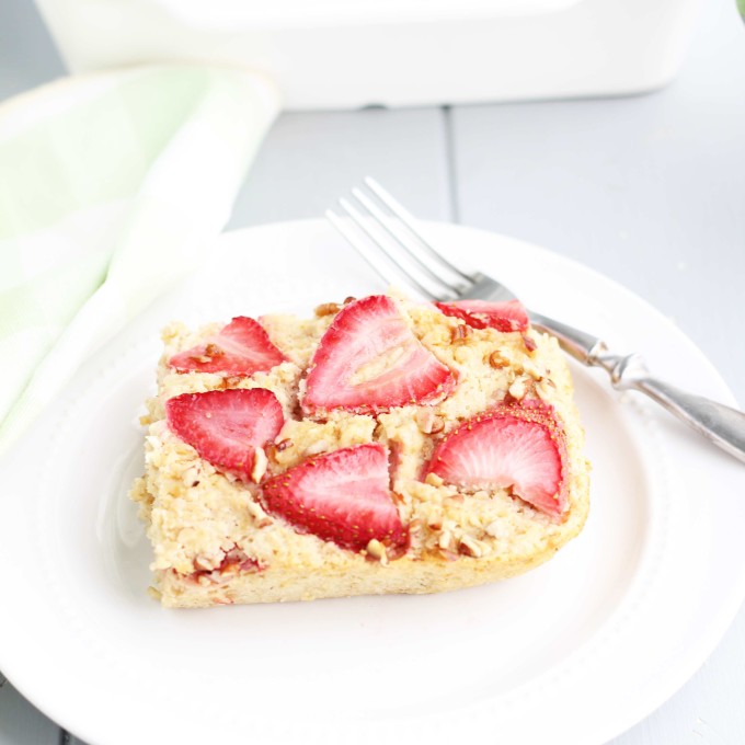 Strawberries and Cream Baked Oatmeal 3 Yummy Tummies