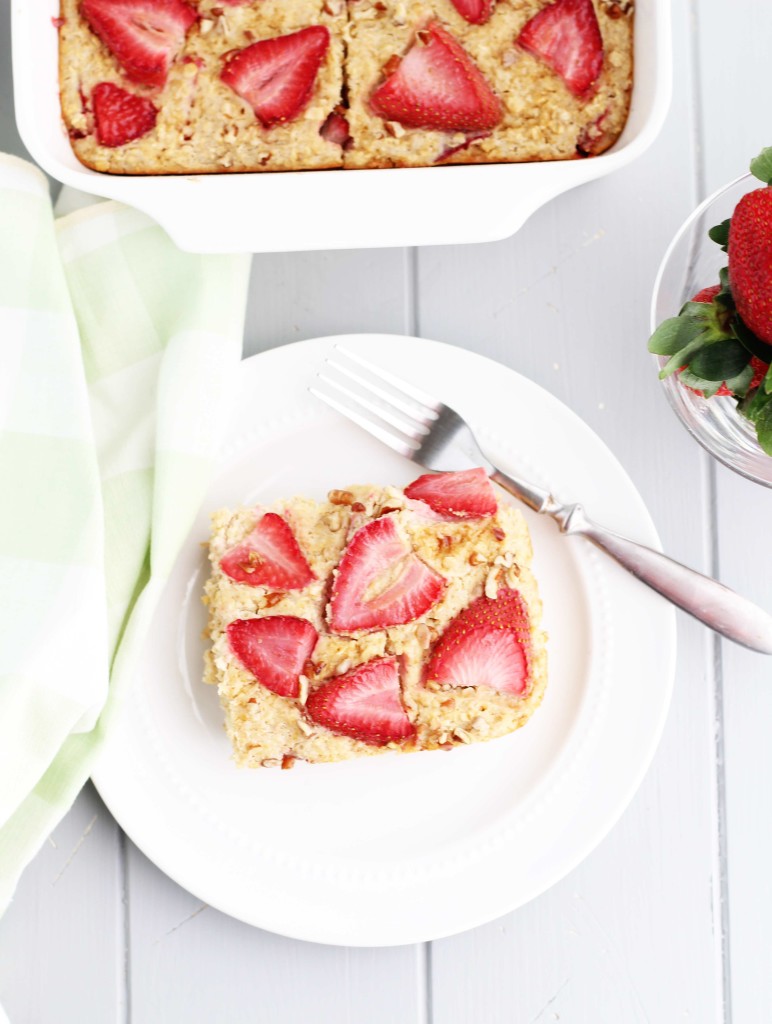 Strawberries and Cream Baked Oatmeal 3 Yummy Tummies