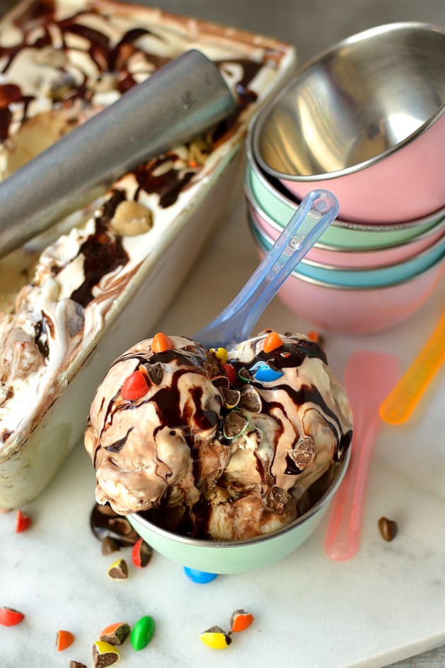 No-Churn Vanilla with M&M's, Cookie Dough & Fudge Swirl Via Domestic Gothess