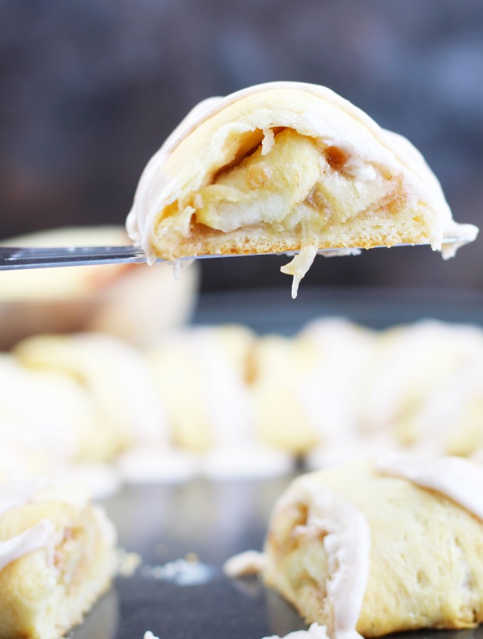 This Apple Crescent Roll Pastry Ring is so easy to throw together with ready-made crescent rolls and fresh apples.  A maple and cinnamon glaze top of this delightful confection.  Substitute with your favorite pie fillings for an even quicker preparation.