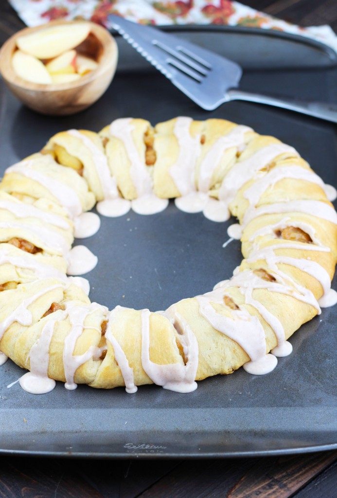 Apple-Crescent-Roll-Pastry-Ring-8